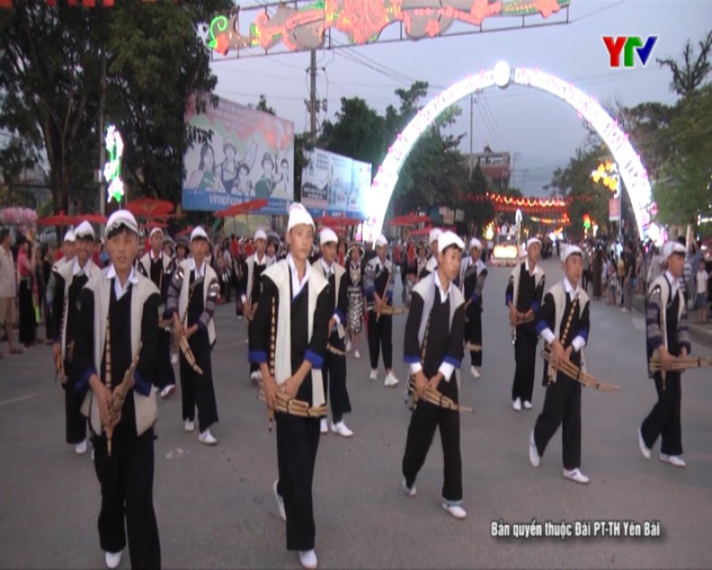 Diễu diễn đường phố - Đặc trưng văn hóa truyền thống các dân tộc Yên Bái