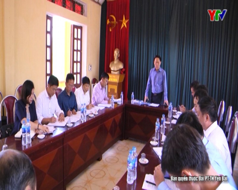 Phó Chủ tịch UBND tỉnh Nguyễn Văn Khánh kiểm tra công tác phòng chống bệnh dịch tả lợn châu Phi tại xã Nậm Khắt, huyện Mù Cang Chải