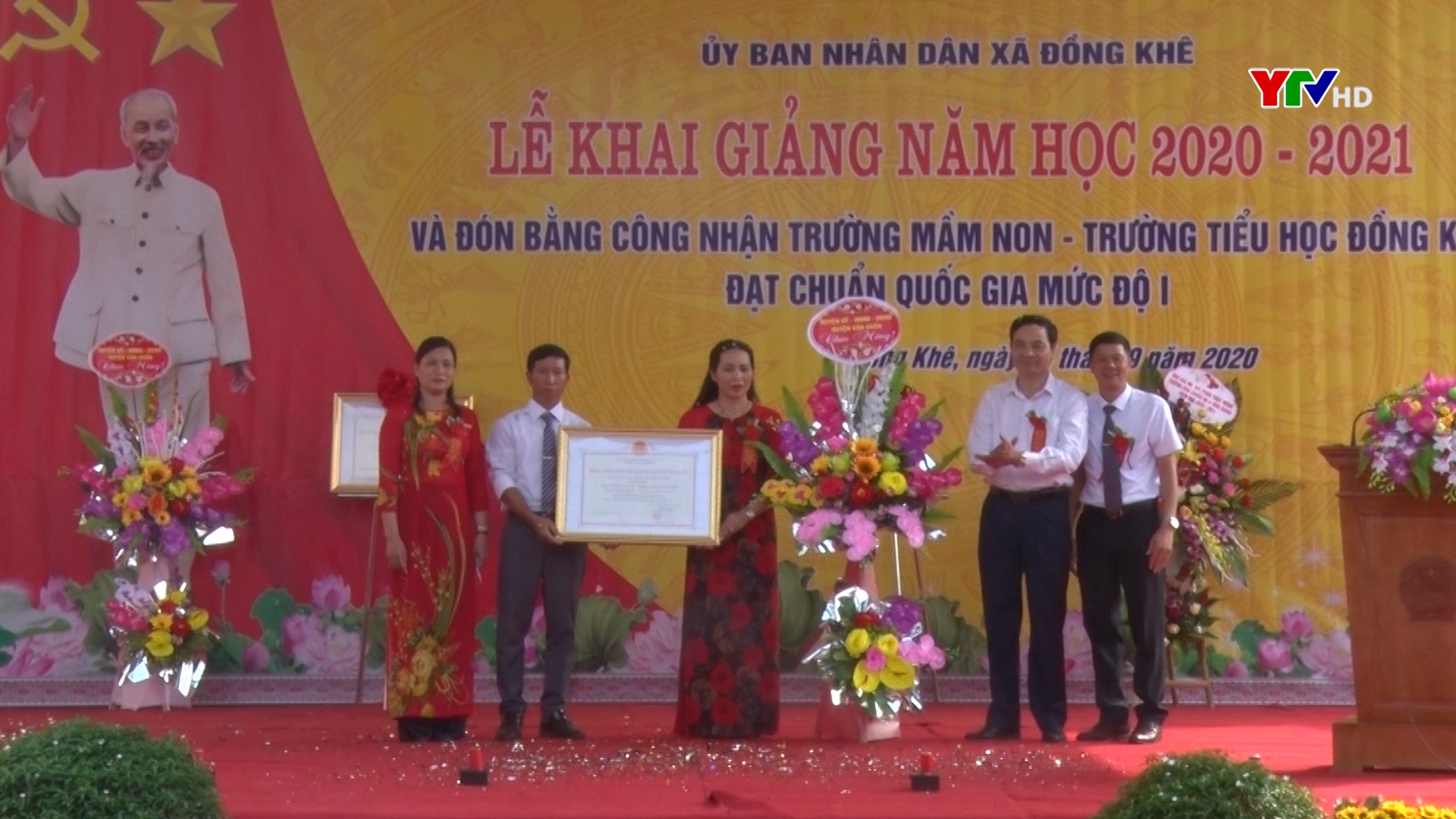 Hai trường của huyện Văn Chấn đạt chuẩn Quốc gia mức độ I