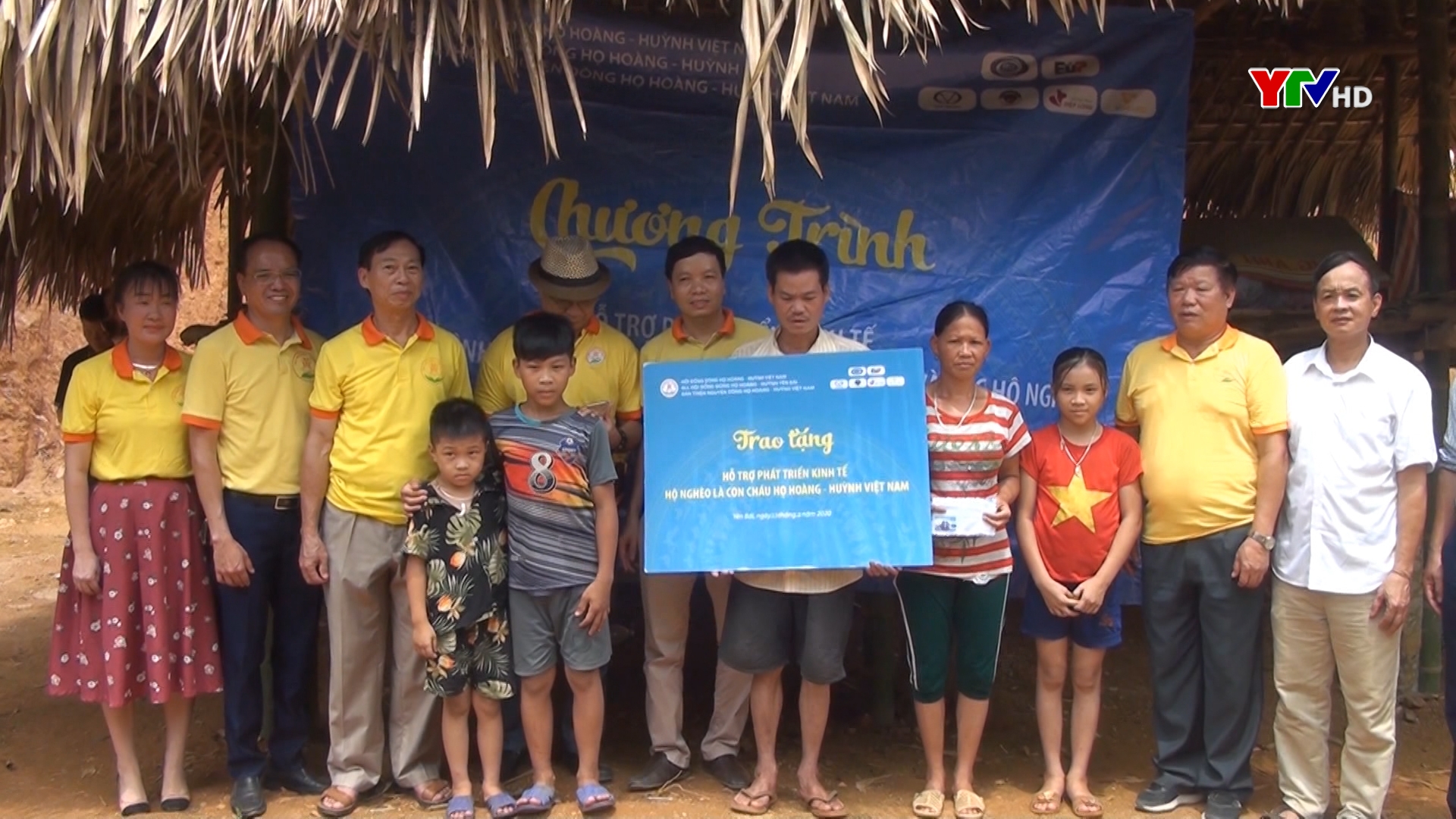Hội đồng dòng họ Hoàng – Huỳnh Việt Nam hỗ trợ gia đình khó khăn tại huyện Yên Bình