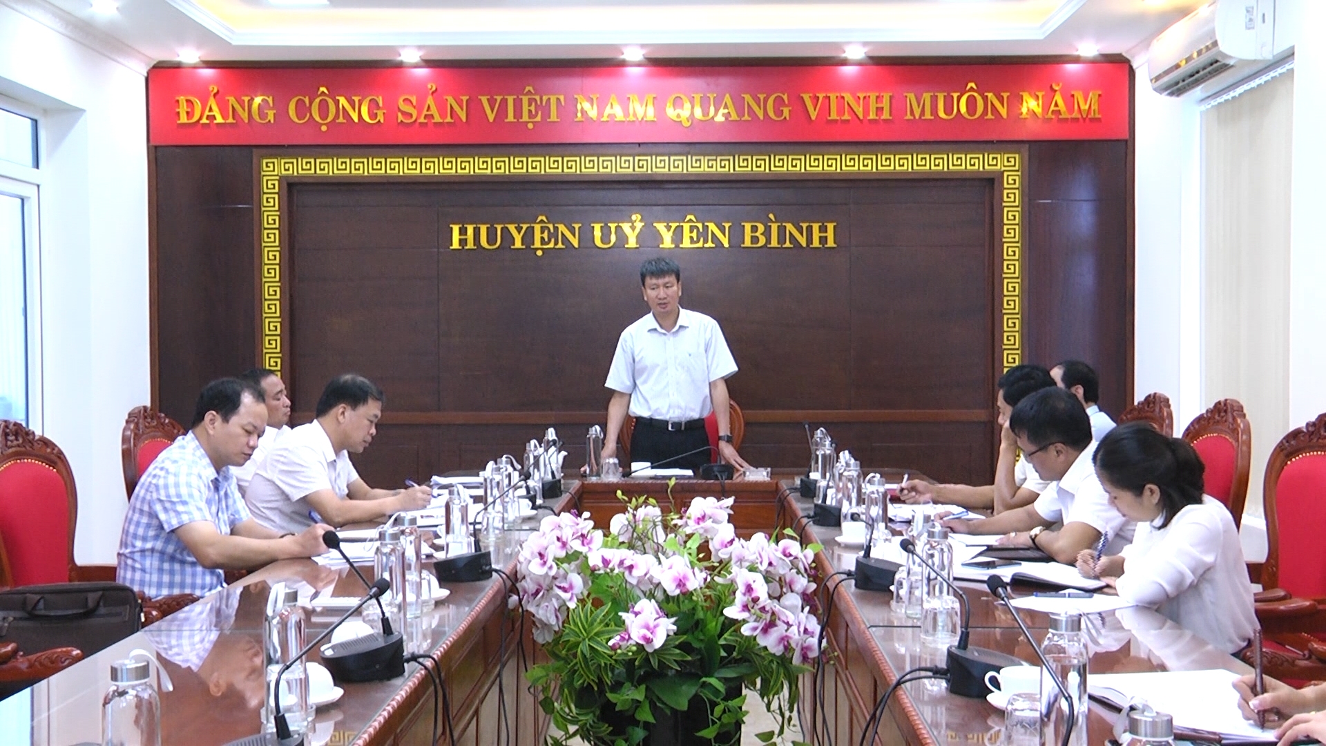 Đồng chí Trần Huy Tuấn - Trưởng Ban Tổ chức Tỉnh ủy làm việc tại huyện Yên Bình