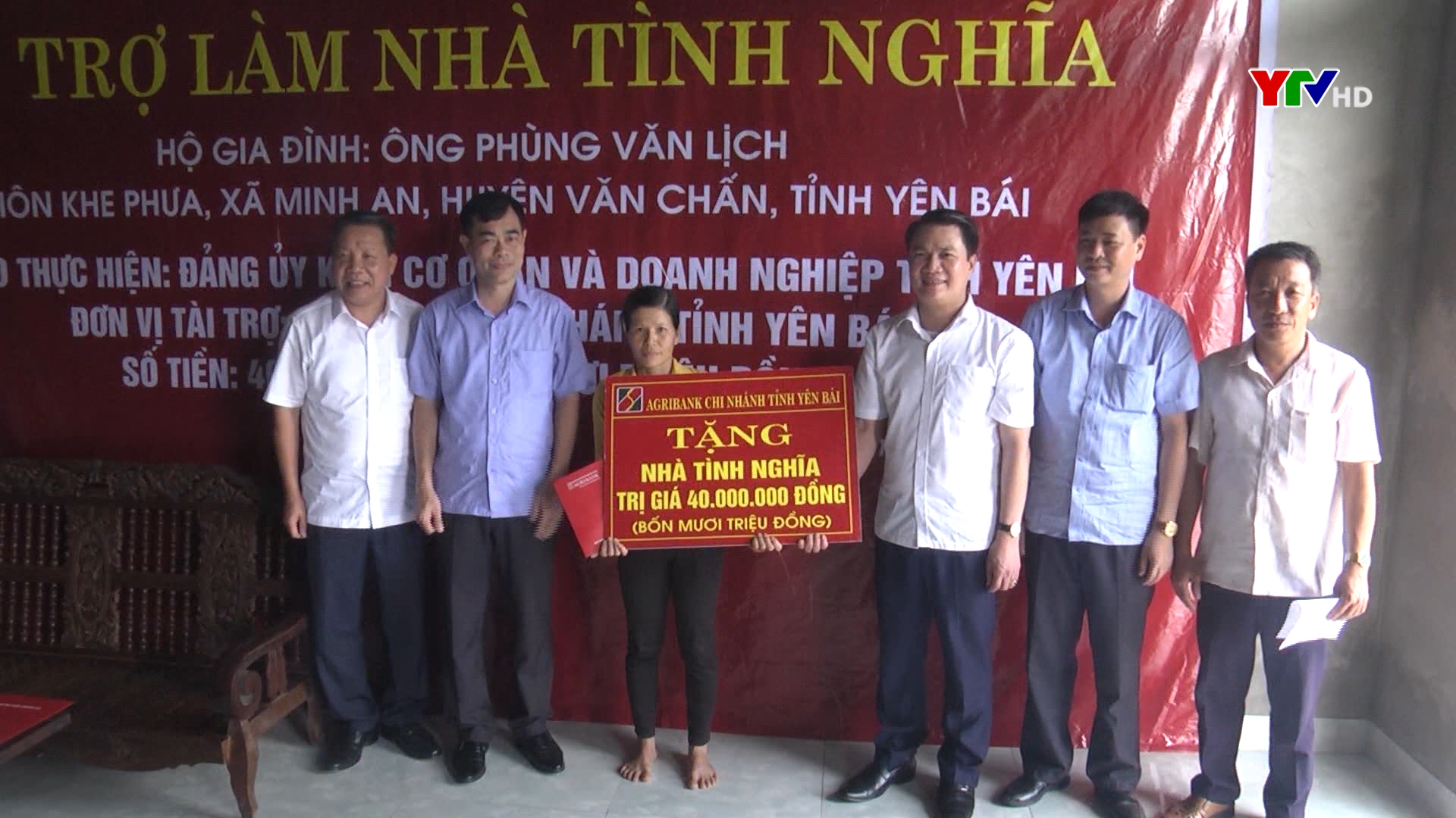 Đảng ủy Khối cơ quan và doanh nghiệp tỉnh trao nhà tại huyện Văn Chấn