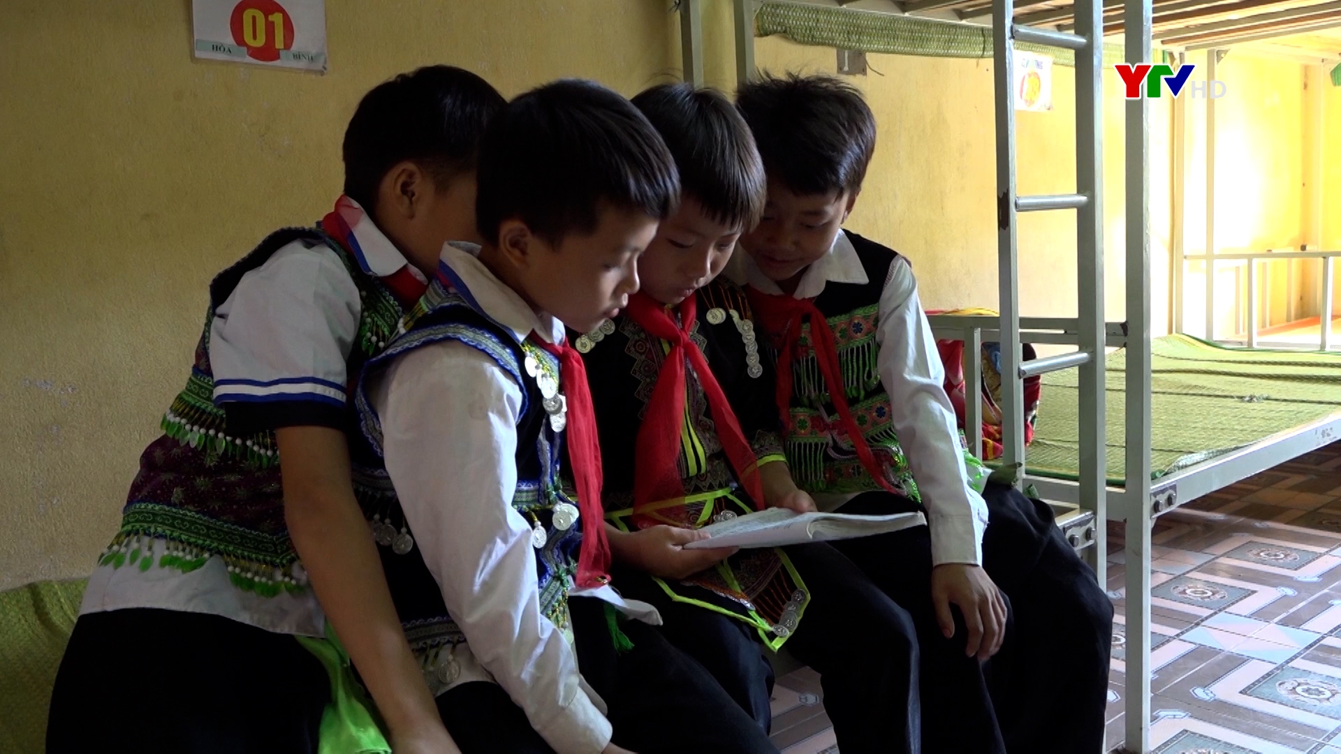 Ngành Giáo dục huyện Văn Chấn hỗ trợ học sinh có hoàn cảnh khó khăn