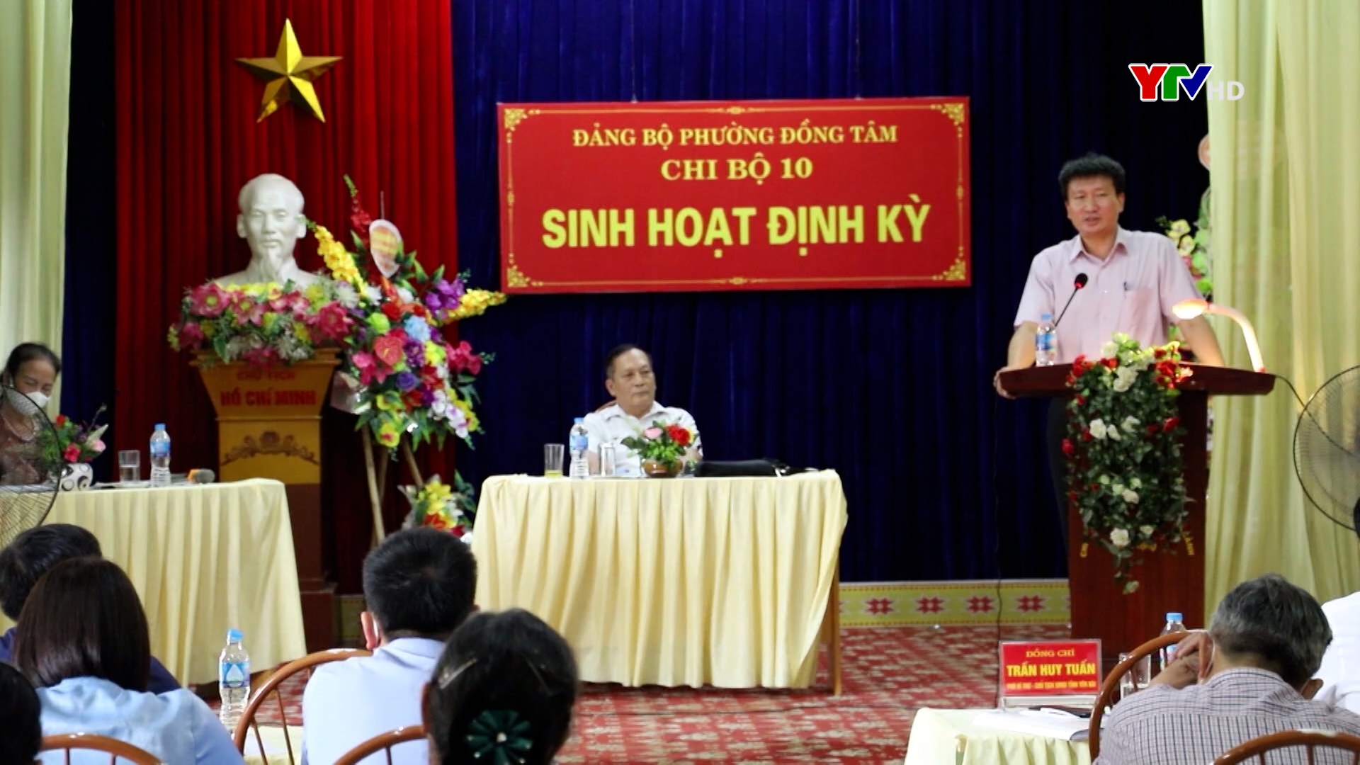 Đồng chí Chủ tịch UBND tỉnh Trần Huy Tuấn dự sinh hoạt chi bộ tại phường Đồng Tâm, TP Yên Bái