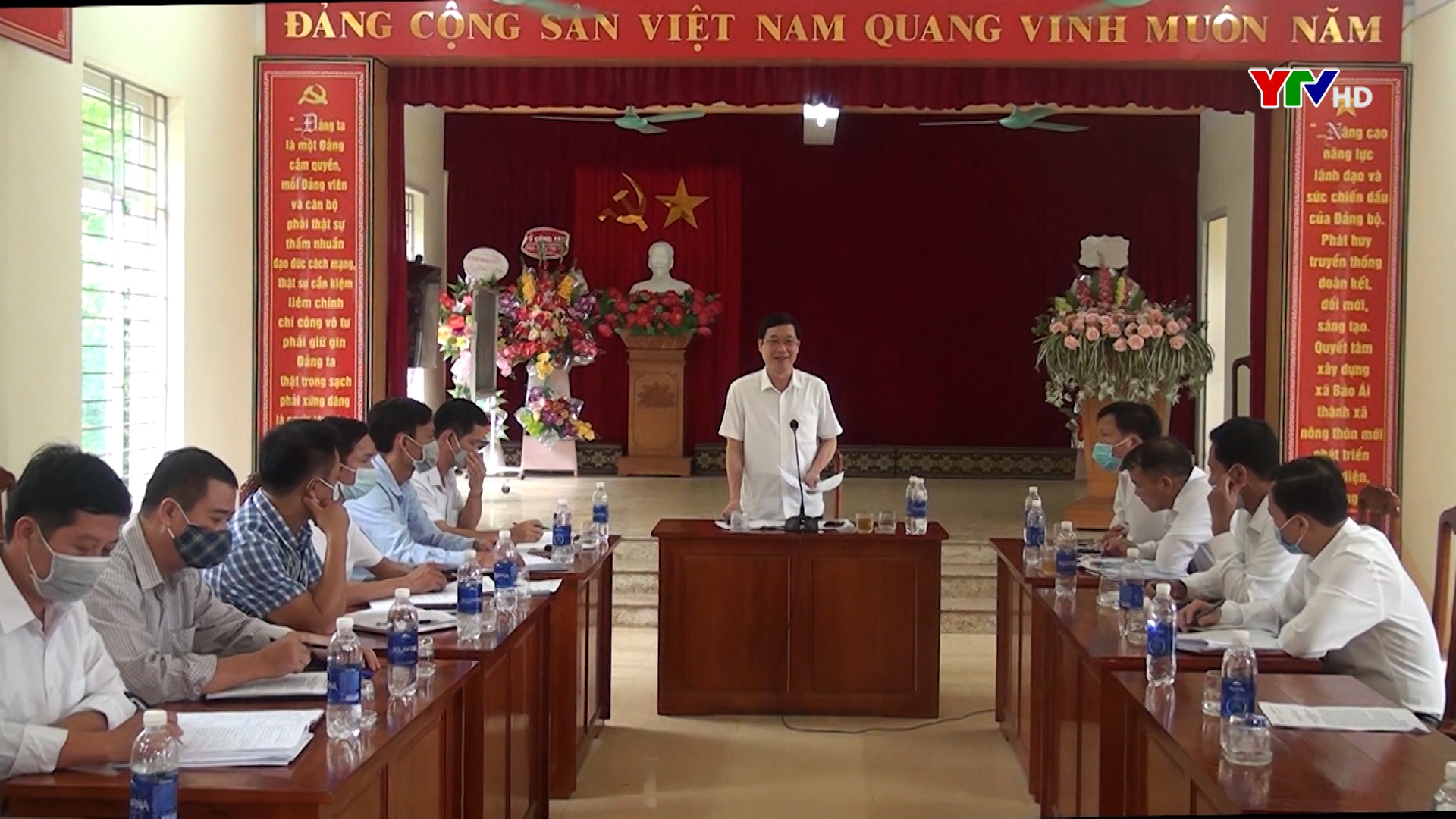 Đồng chí Trưởng Ban Tuyên giáo Tỉnh ủy Nguyễn Minh Tuấn làm việc tại xã Bảo Ái, huyện Yên Bình