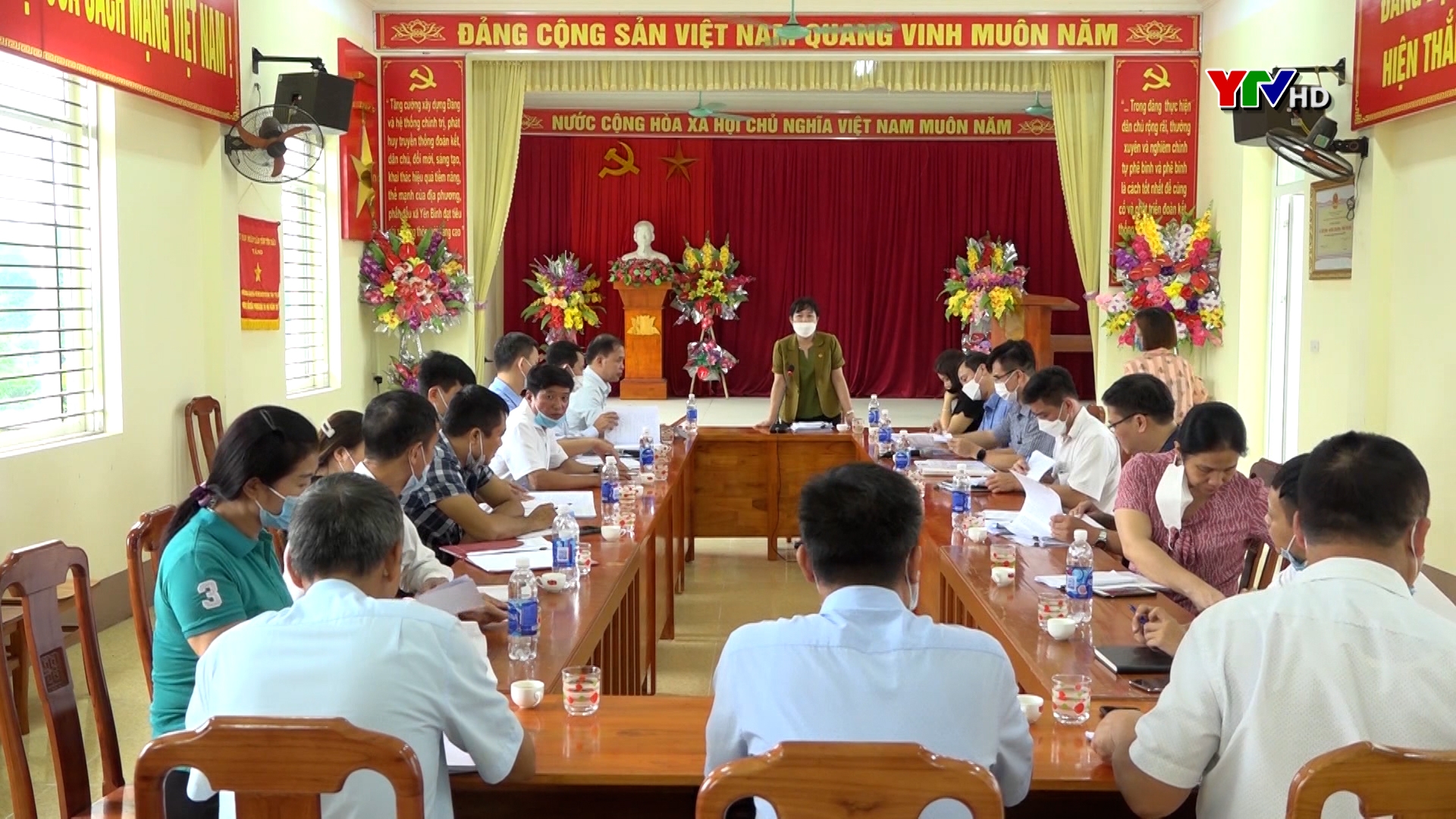 Đồng chí Phó Chủ tịch HĐND tỉnh Hoàng Thị Thanh Bình giám sát tại huyện Yên Bình
