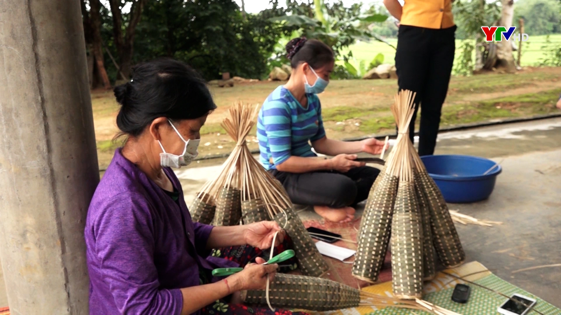 Nghề đan rọ tôm ở xã Phan Thanh, huyện Lục Yên