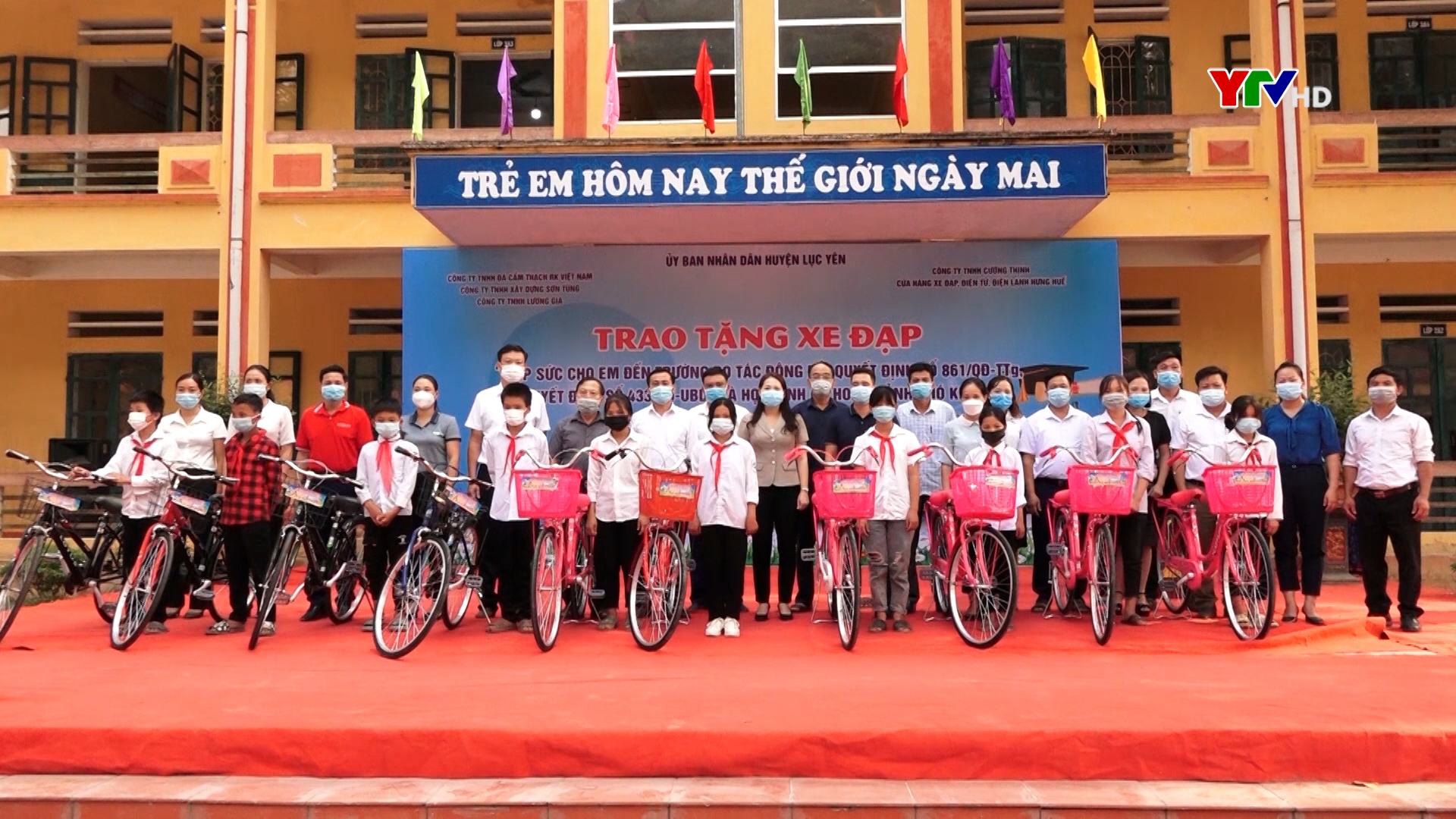 Huyện Lục Yên trao tặng 80 chiếc xe đạp cho học sinh nghèo có hoàn cảnh khó khăn