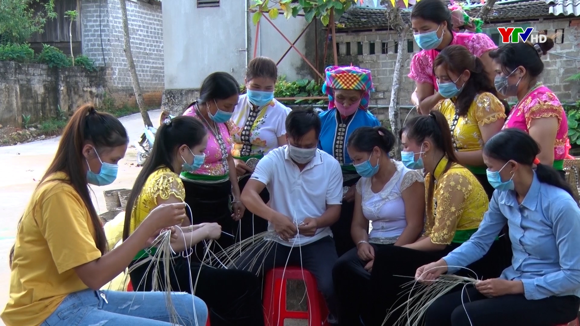 Hiệu quả mô hình sản xuất mây tre đan của hội viên phụ nữ xã Gia Hội, huyện Văn Chấn
