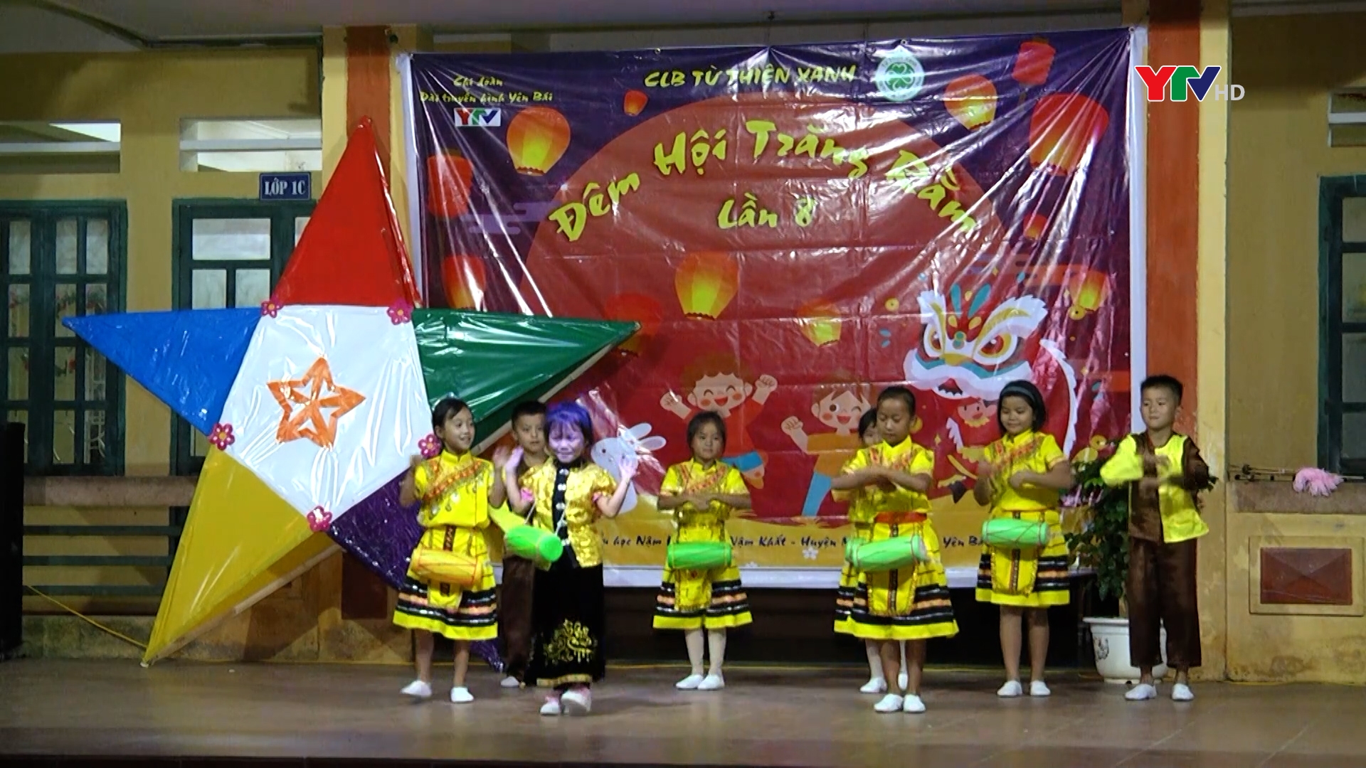 Chi đoàn Đài PT-TH Yên Bái tổ chức "Đêm hội trăng rằm" tại xã Nậm Khắt, huyện Mù Cang Chải