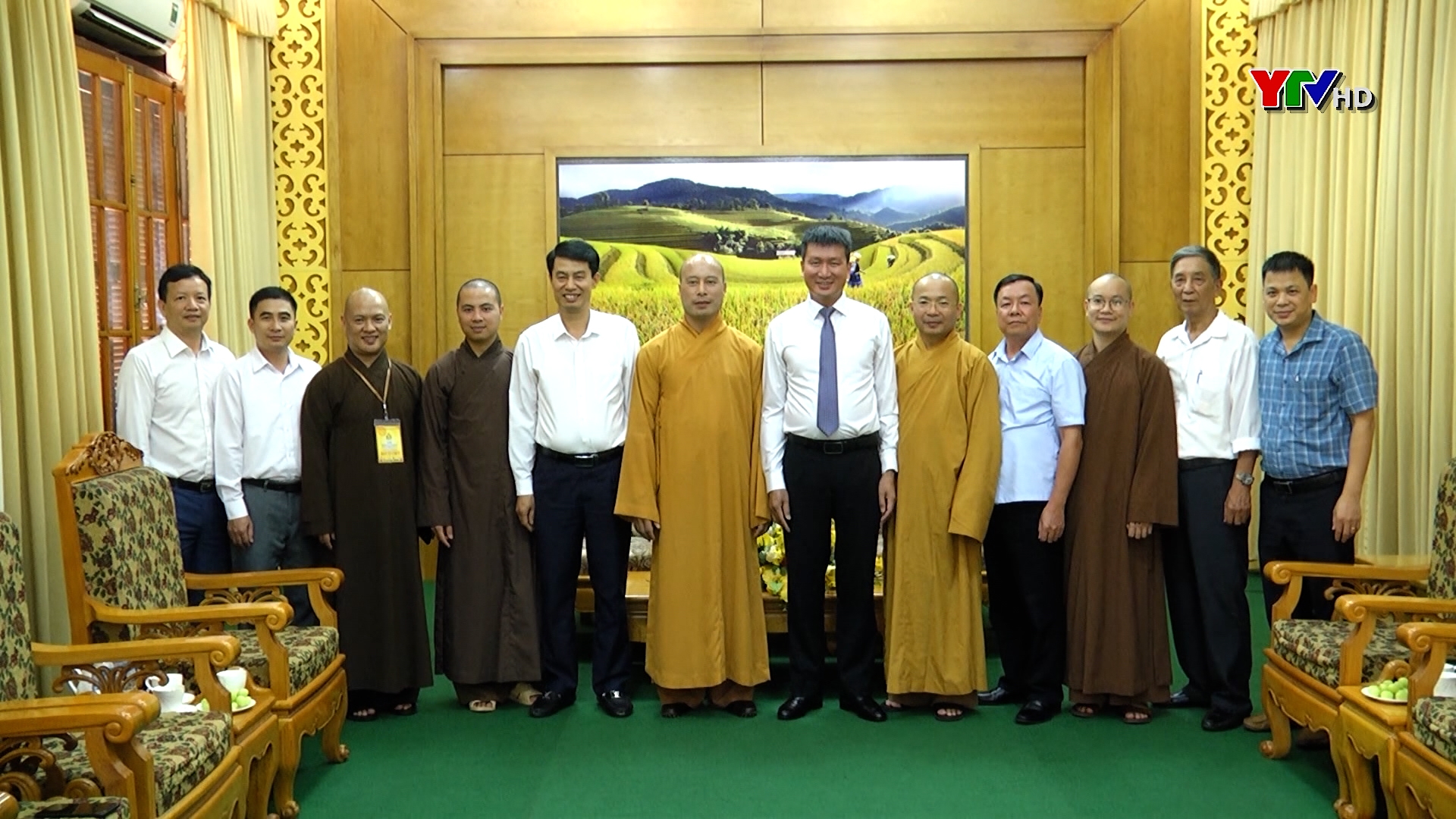 Đồng chí Chủ tịch UBND tỉnh Trần Huy Tuấn gặp mặt và chúc mừng Ban trị sự Giáo hội Phật giáo Việt Nam tỉnh Yên Bái