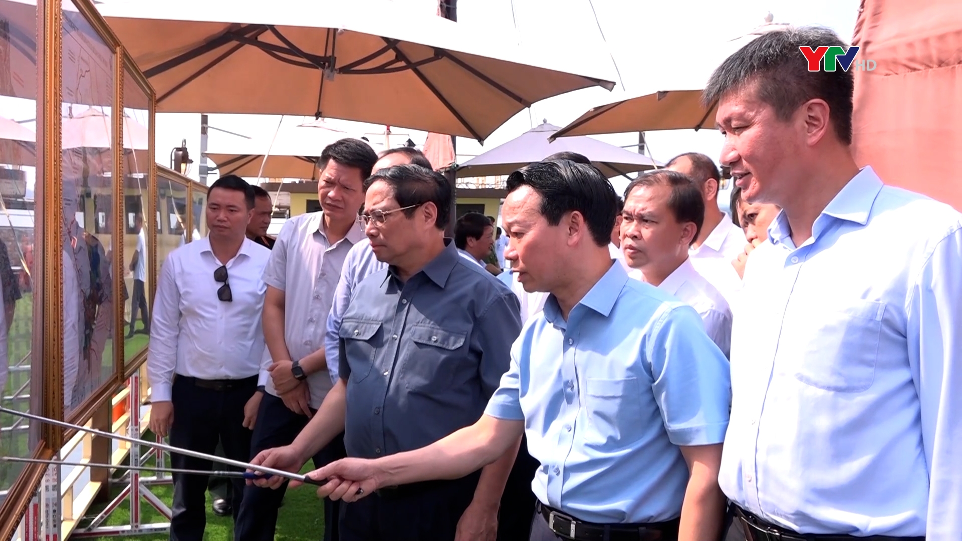 Thủ tướng Chính phủ Phạm Minh Chính khảo sát và nghe báo cáo về Đồ án quy hoạch chung xây dựng Khu du lịch Quốc gia hồ Thác Bà