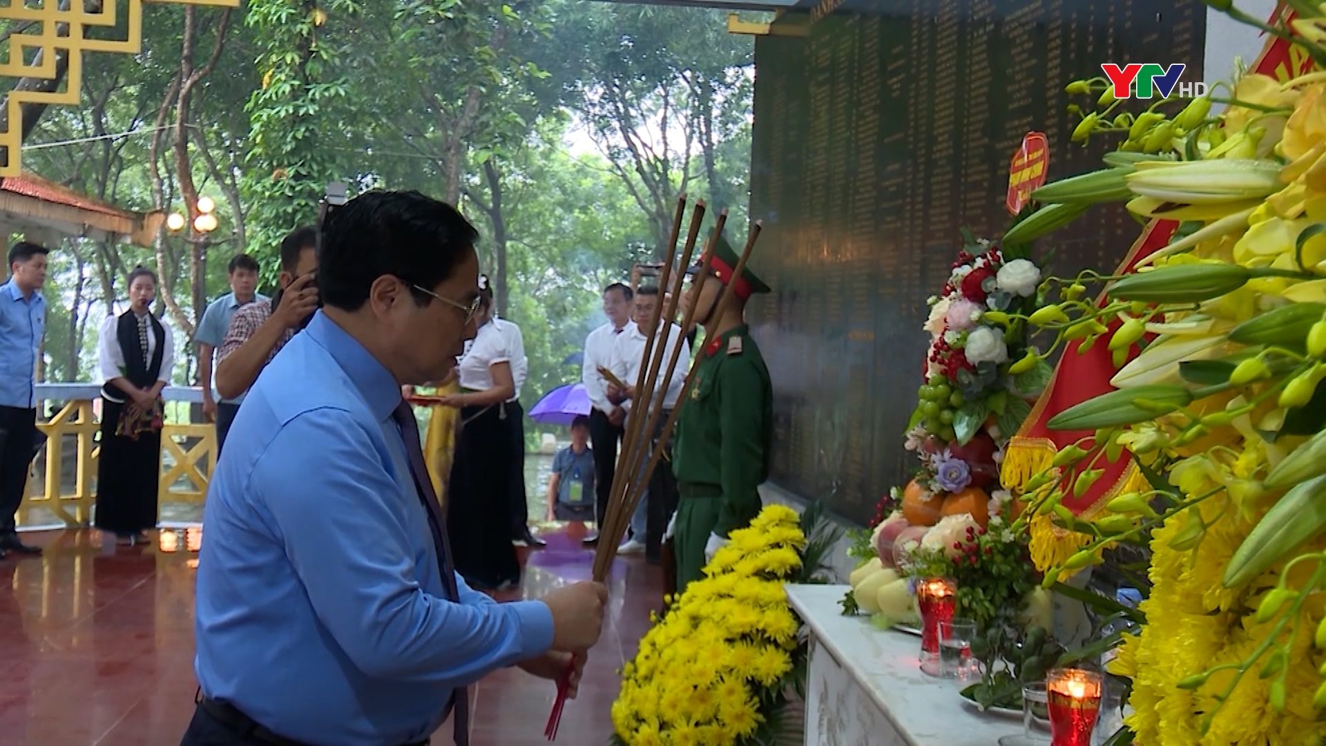 Thủ tướng Chính phủ Phạm Minh Chính dâng hương tại Khu tưởng niệm Chủ tịch Hồ Chí Minh và viếng các Anh hùng liệt sĩ tại Khu di tích lịch sử quốc gia Căng và Đồn Nghĩa Lộ