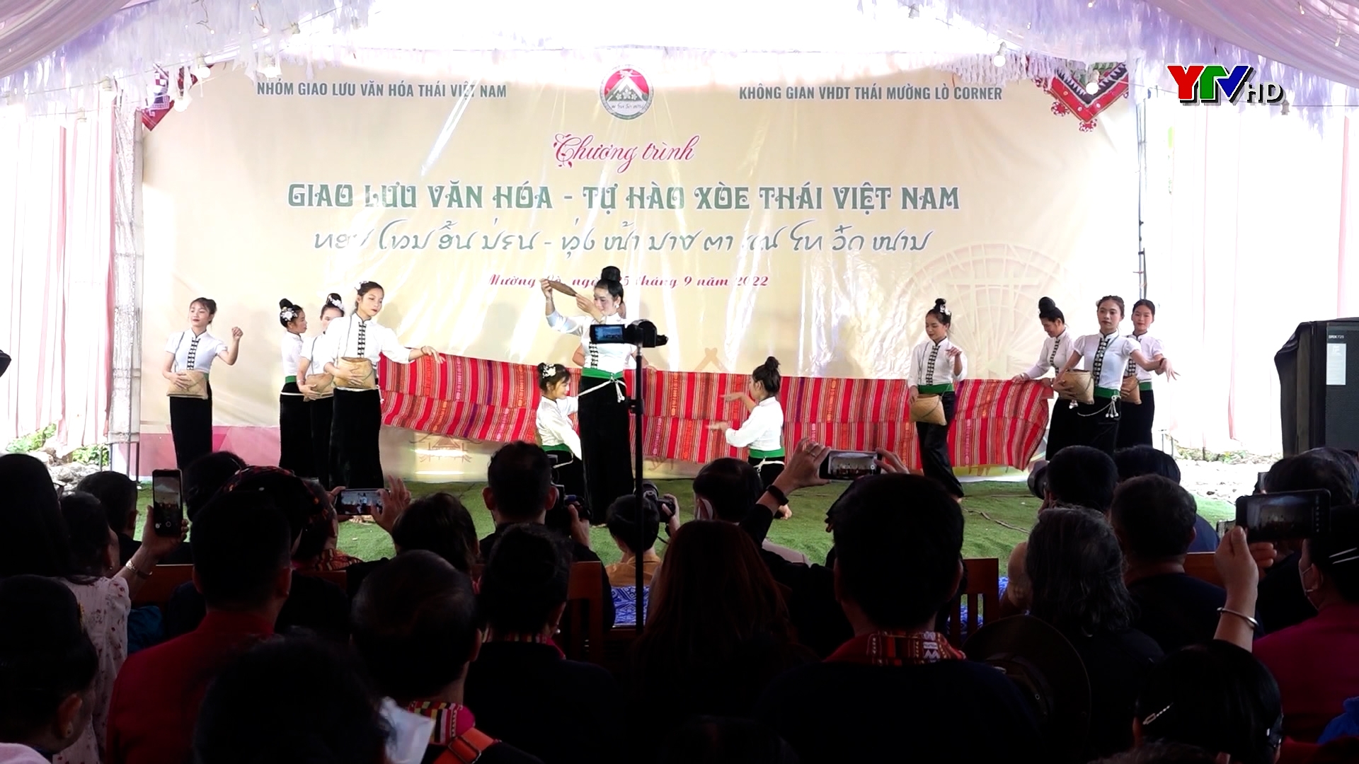 Giao lưu văn hoá  “Tự hào xoè Thái Việt Nam”