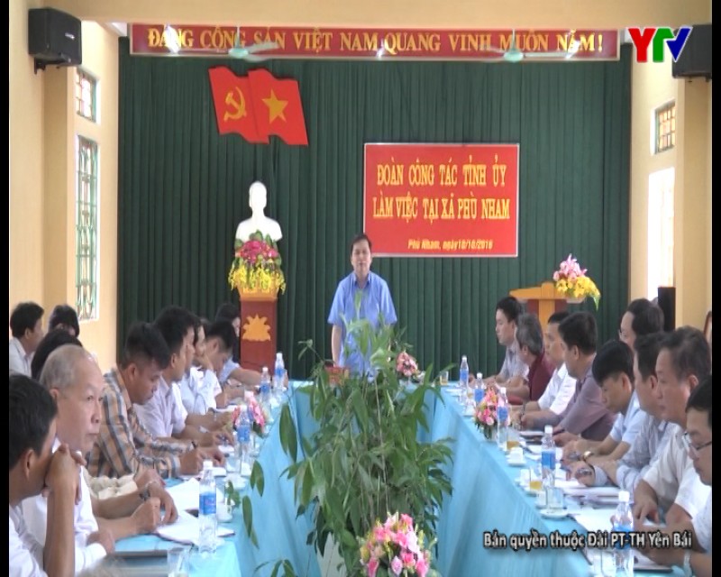 Đ/c Dương Văn Thống - Phó BTTT Tỉnh ủy làm việc tại xã Phù Nham, huyện Văn Chấn
