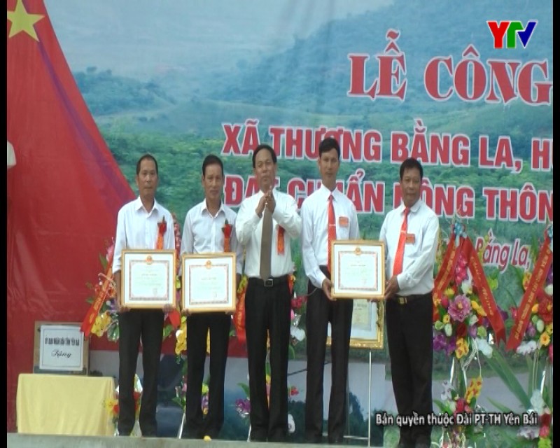 Xã Thượng Bằng La huyện Văn Chấn đón bằng công nhận xã đạt chuẩn nông thôn mới