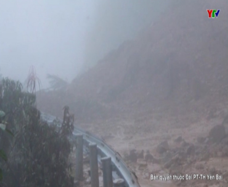 Huyện Mù Cang Chải: Mưa lớn gây ách tắc quốc lộ 32