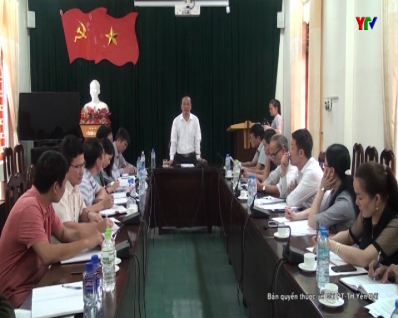 Đoàn giám sát thực hiện quy chế dân chủ ở cơ sở làm việc tại thị xã Nghĩa Lộ