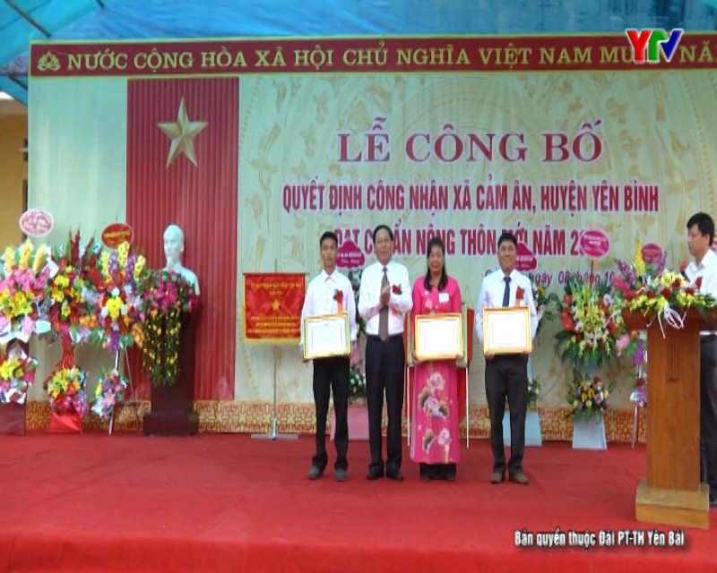 Xã Cảm Ân, huyện Yên Bình đón Bằng công nhận đạt chuẩn nông thôn mới