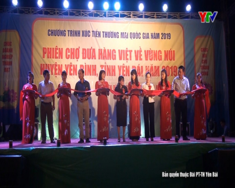Yên Bình: Khai mạc phiên chợ đưa hàng Việt Nam về miền núi năm 2019