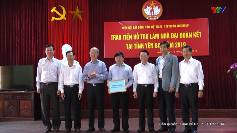 Hiệp hội Bất động sản Việt Nam hỗ trợ làm nhà đại đoàn kết cho 10 hộ nghèo huyện Văn Chấn