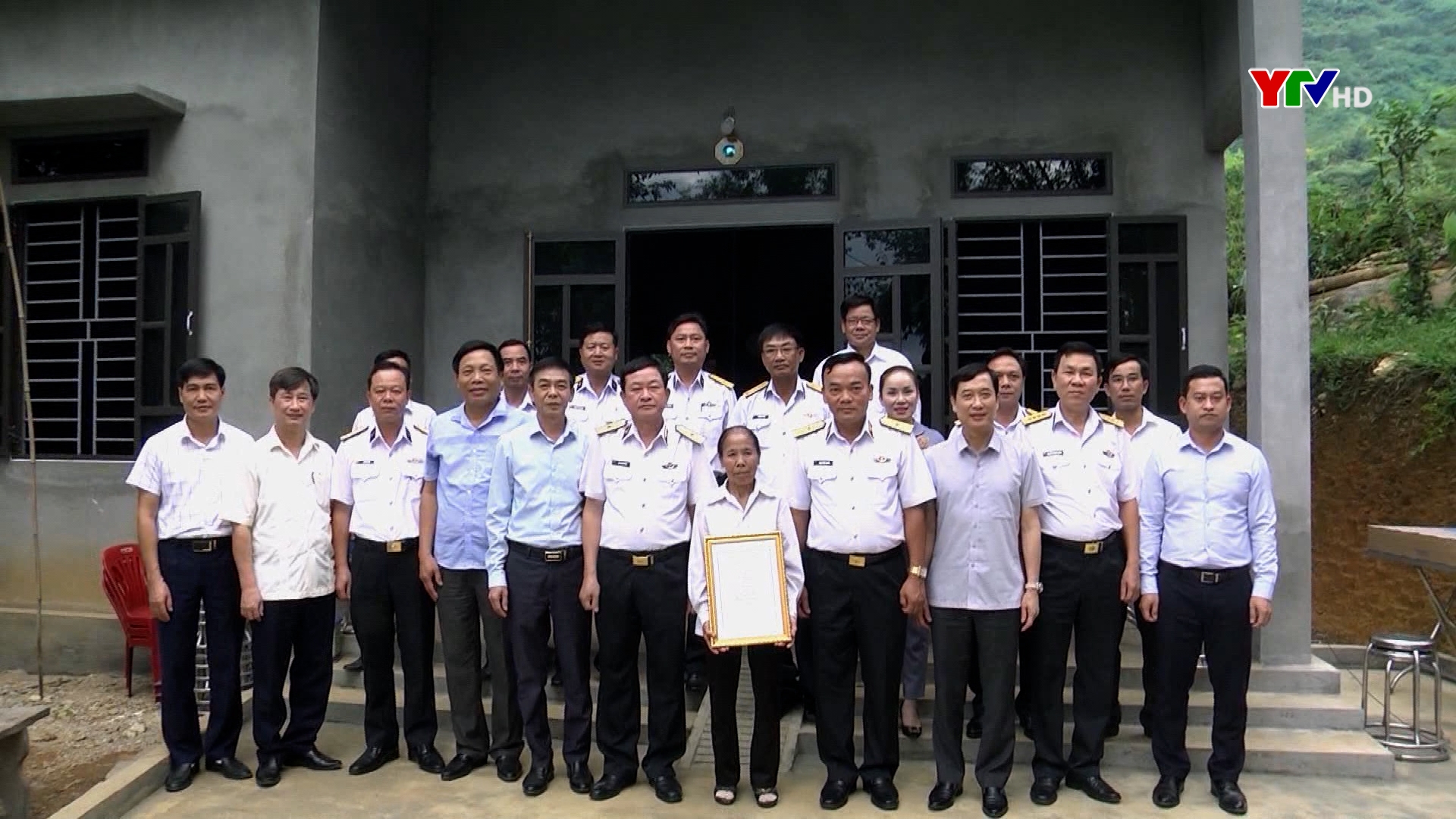 Cục Chính trị Hải quân trao nhà cho gia đình người có công ở xã Thạch Lương, thị xã Nghĩa Lộ