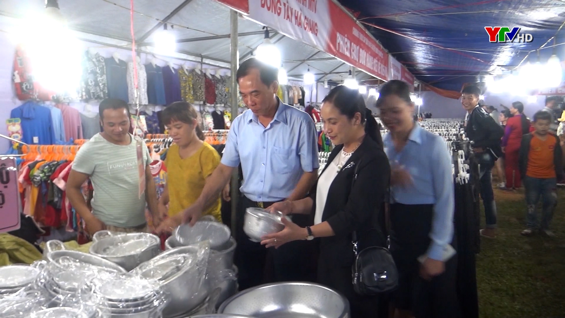 Hội chợ đưa hàng Việt về miền núi năm 2020 tại huyện Văn Chấn