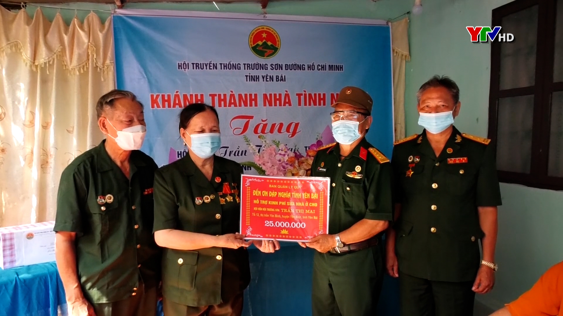 Hội Truyền thống Trường Sơn đường Hồ Chí Minh tỉnh trao hỗ trợ sửa chữa nhà tại huyện Yên Bình