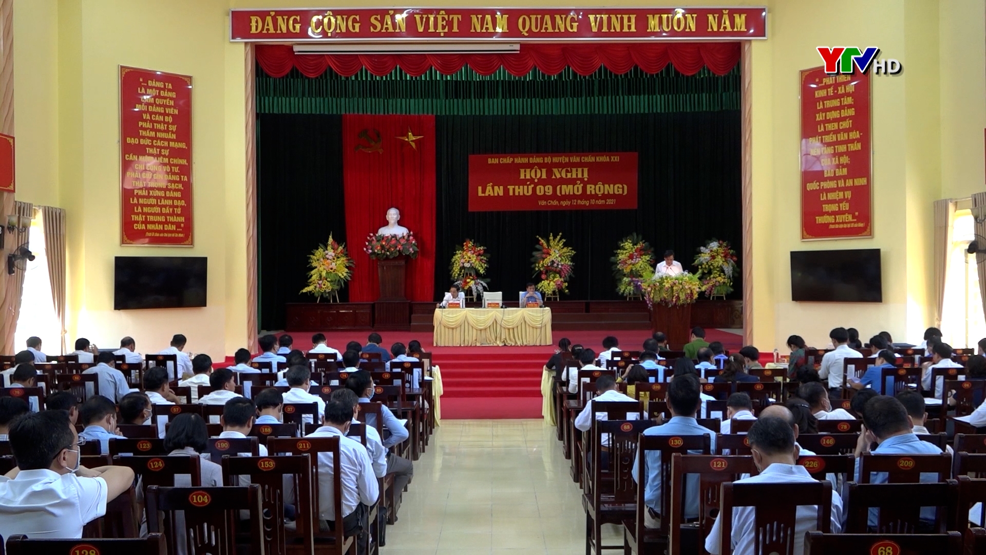BCH Đảng bộ huyện Văn Chấn tổ chức Hội nghị lần thứ 9 (mở rộng)