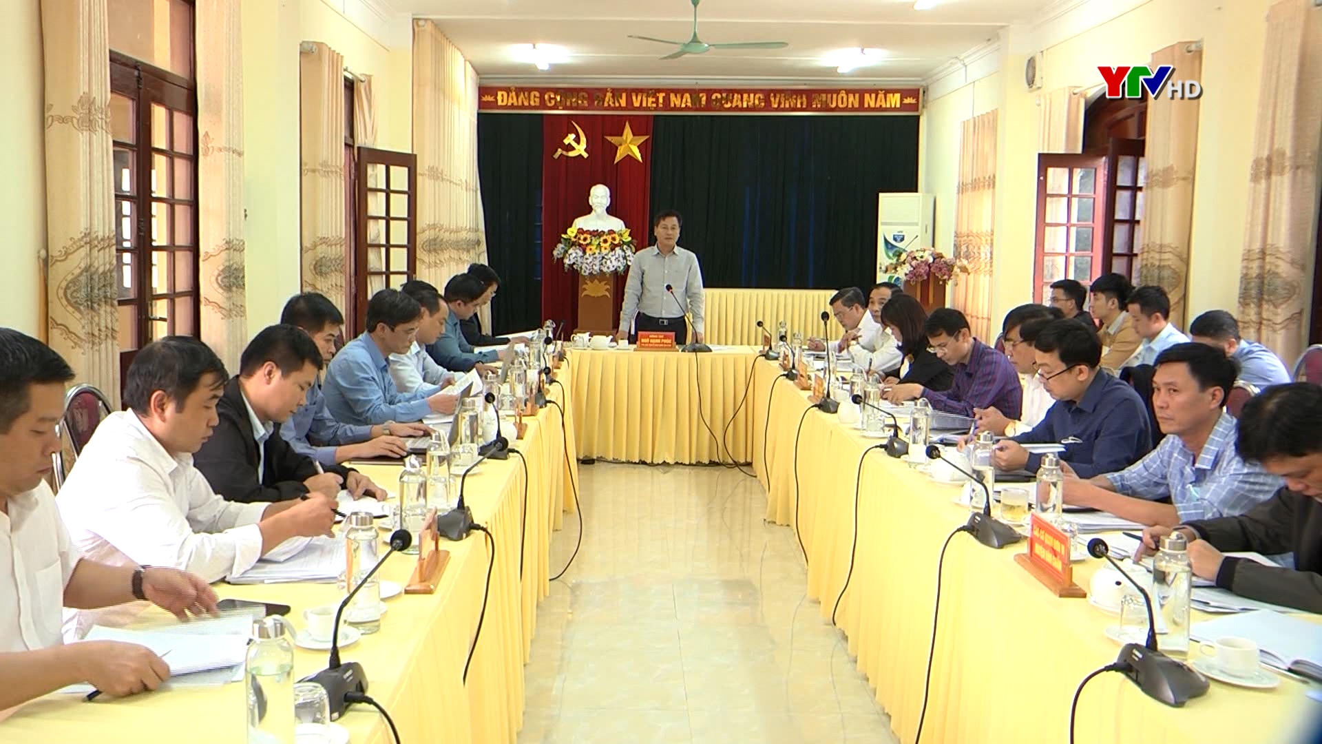 Đồng chí Ngô Hạnh Phúc - Phó Chủ tịch UBND tỉnh làm việc với huyện Văn Chấn và thị xã Nghĩa Lộ về các giải pháp thu ngân sách