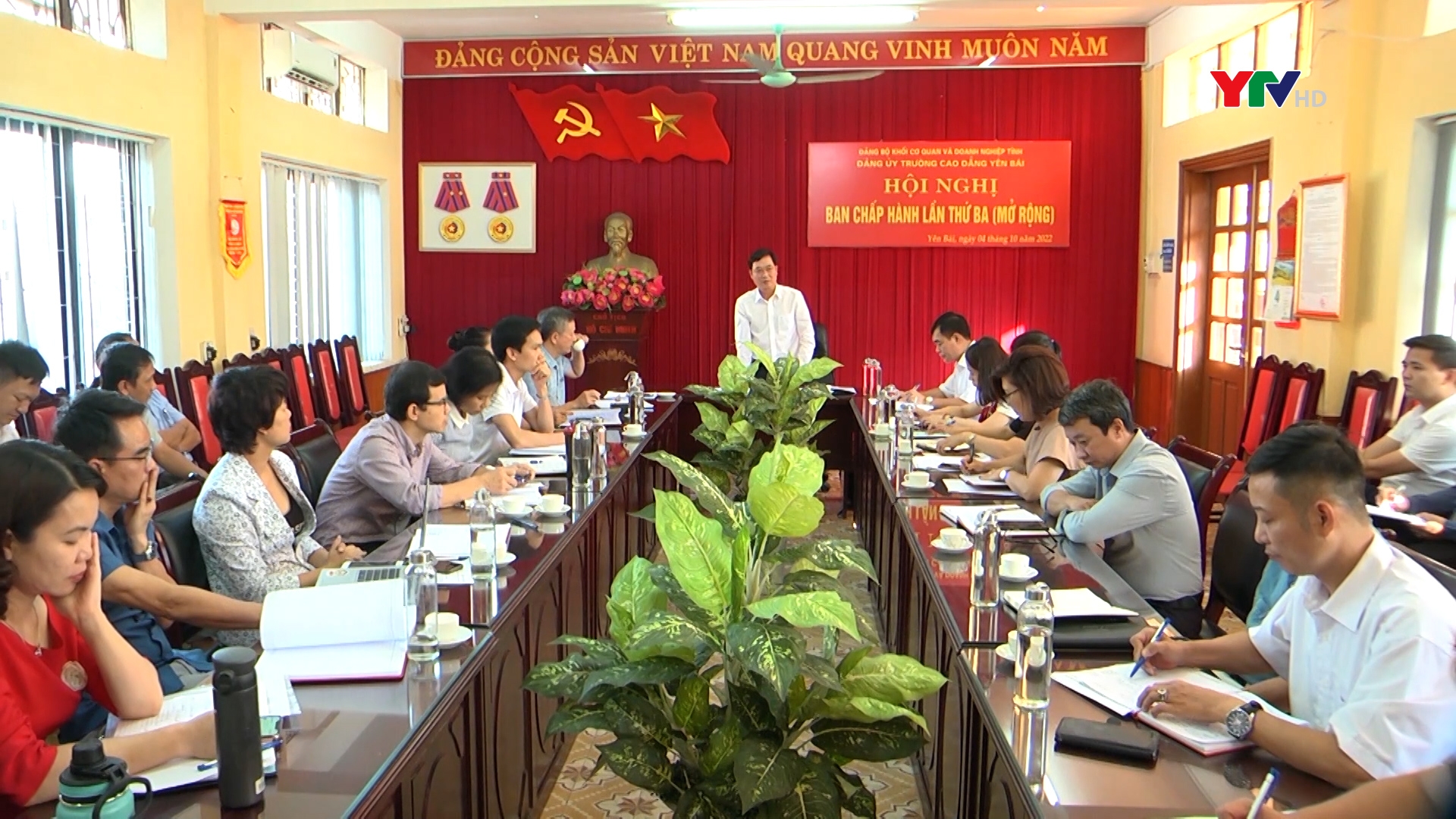 Đồng chí Trưởng ban Tuyên giáo Tỉnh ủy  Nguyễn Minh Tuấn dự Hội nghị BCH Đảng bộ Trường Cao đẳng Yên Bái