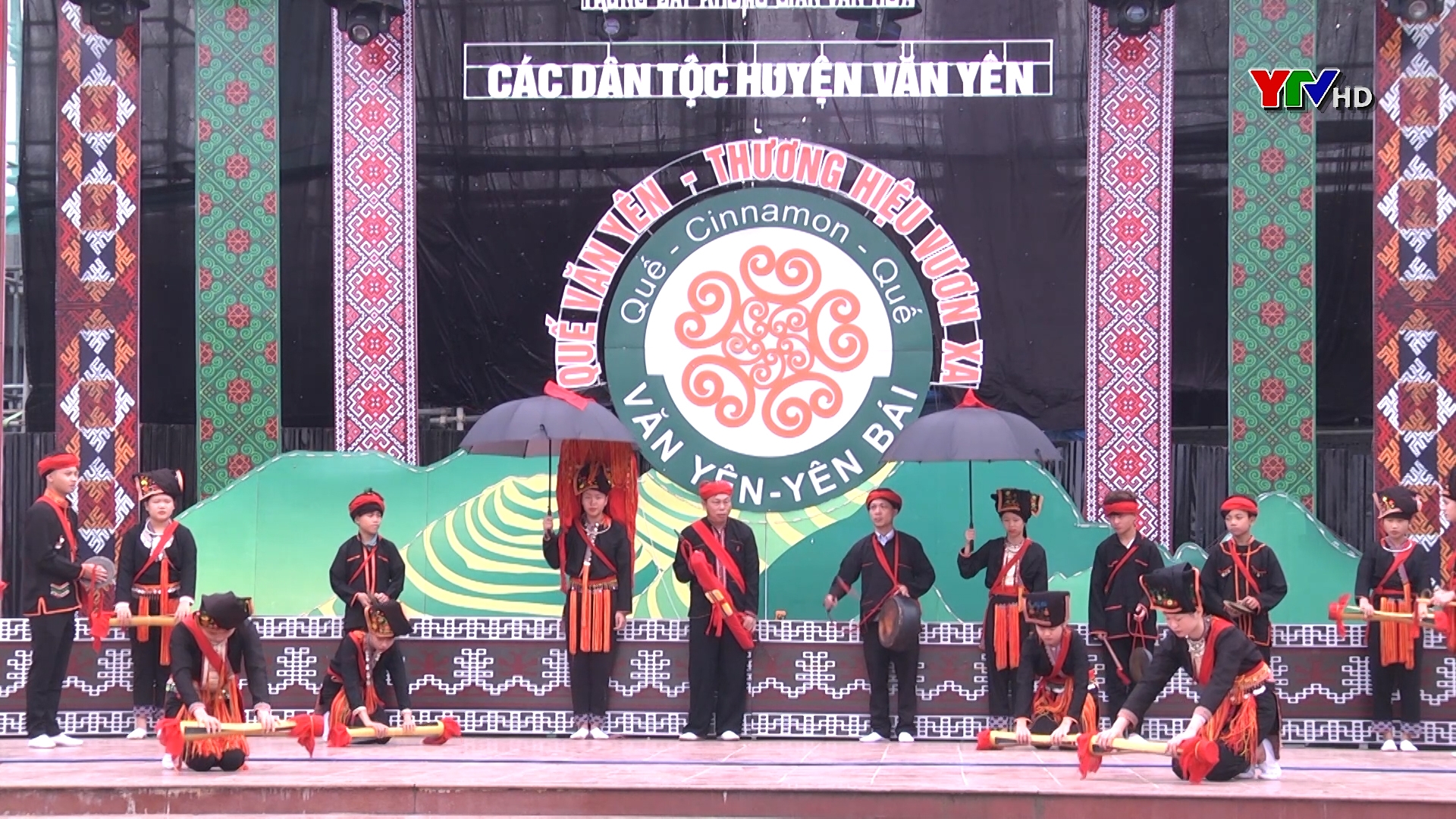 Khai mạc trưng bày "Không gian văn hóa các dân tộc huyện Văn Yên"
