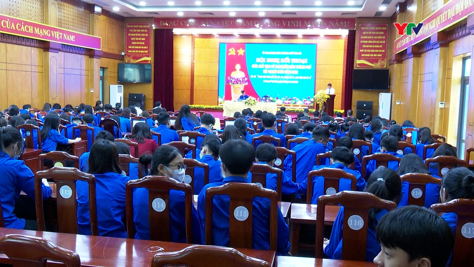 Chủ tịch UBND thành phố Yên Bái đối thoại với thanh niên về chuyển đổi số