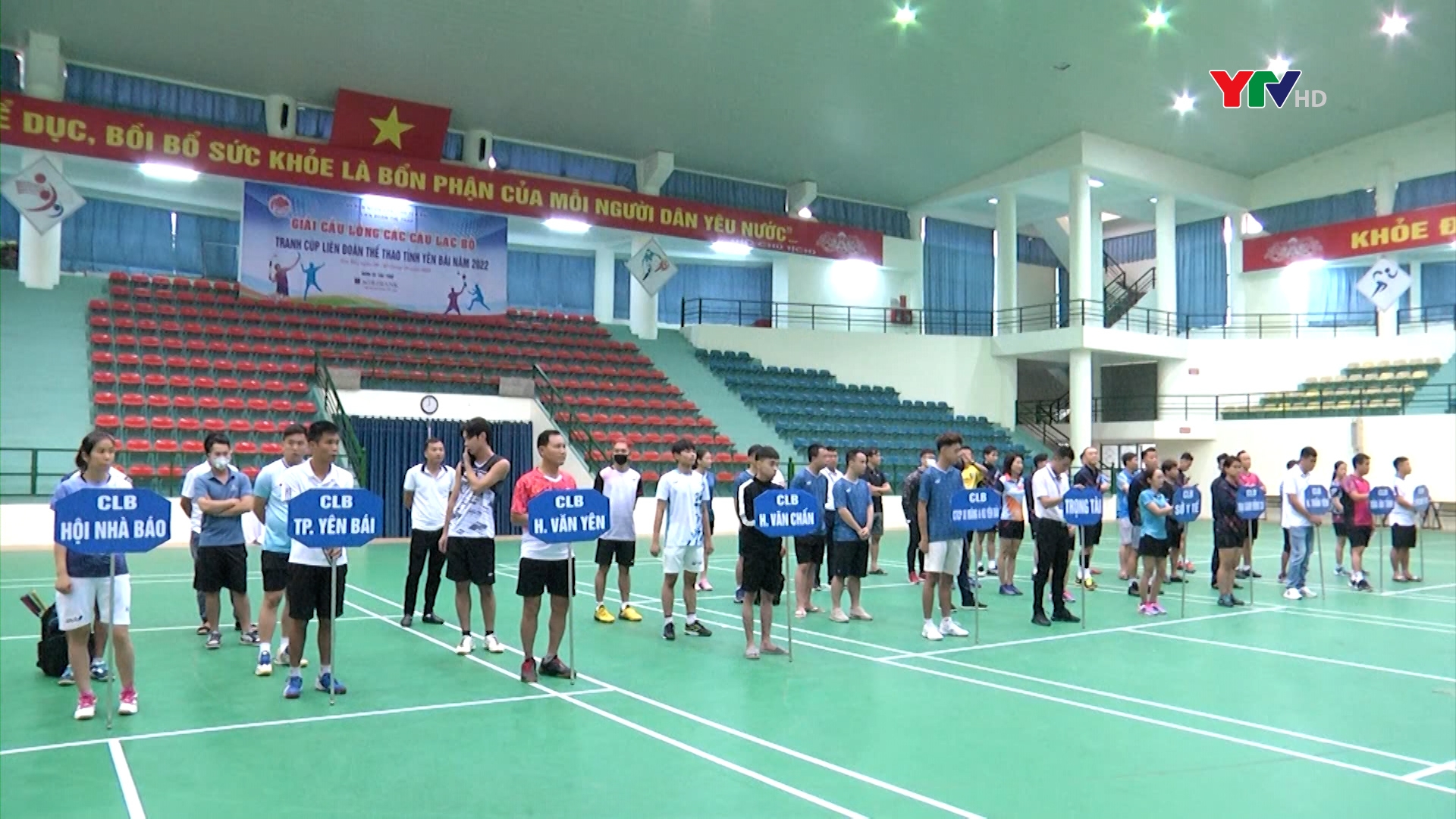 100 vận động viên tham gia Giải Cầu lông các CLB tranh Cúp Liên đoàn Thể thao tỉnh Yên Bái năm 2022