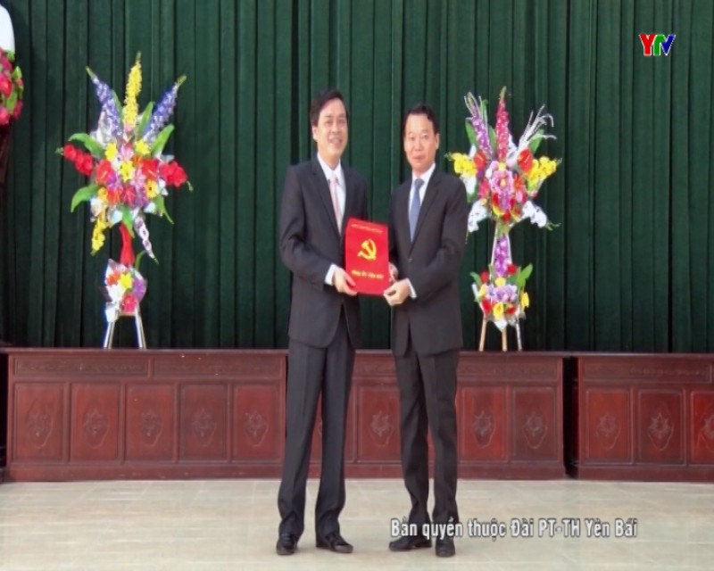 BCH Đảng bộ huyện Văn Chấn công bố các quyết định của Ban Thường vụ Tỉnh ủy về công tác cán bộ