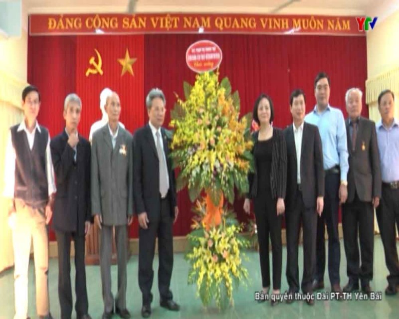 Đồng chí Bí thư Tỉnh ủy Phạm Thị Thanh Trà chúc mừng Hội Cựu giáo chức tỉnh