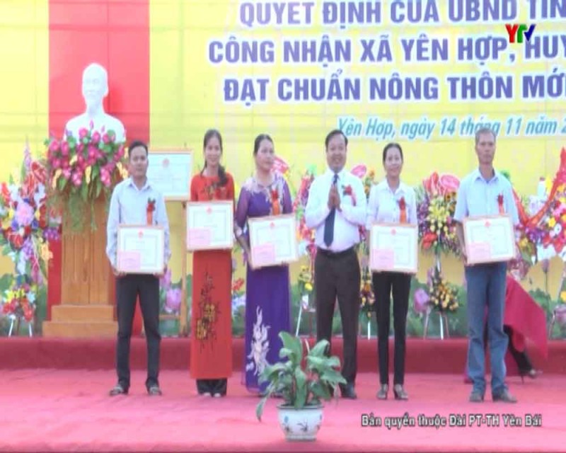 Xã Yên Hợp huyện Văn Yên đón bằng công nhận đạt chuẩn nông thôn mới năm 2017