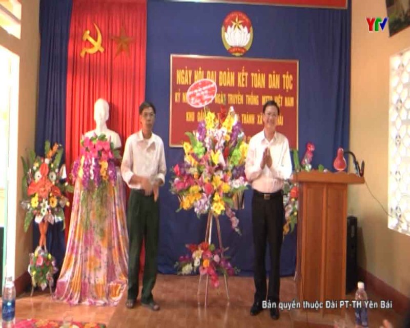 Đồng chí Vũ Xuân Sáng - Giám đốc Sở KHĐT dự Ngày hội đại đoàn kết tại xã Yên Thái huyện Văn Yên