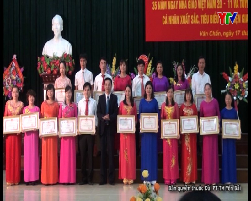 Các địa phương, trường học kỷ niệm 35 năm ngày Nhà giáo Việt Nam