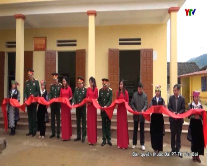 Bàn giao nhà ở bán trú cho học sinh trường THCS xã Nậm Khắt huyện Mù Cang Chải