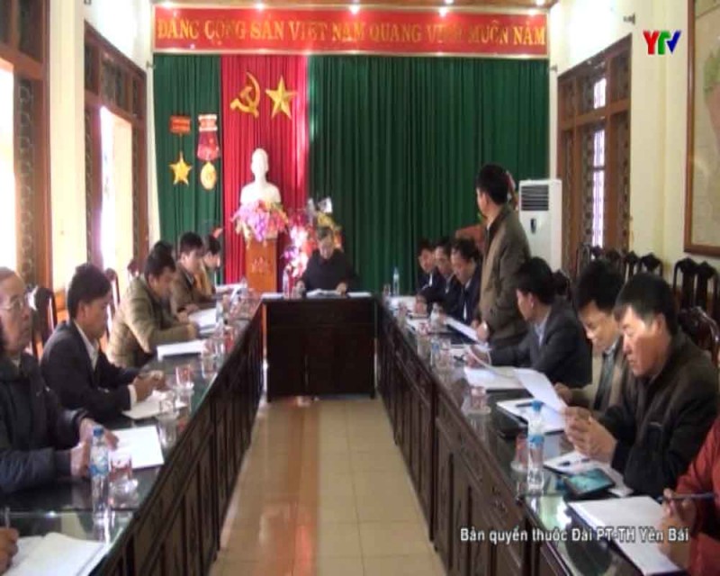 Đồng chí Nông Văn Lịnh - Chủ tịch UBMTTQ tỉnh kiểm tra công tác tuyên truyền, phổ biến pháp luật tại huyện Mù Cang Chải