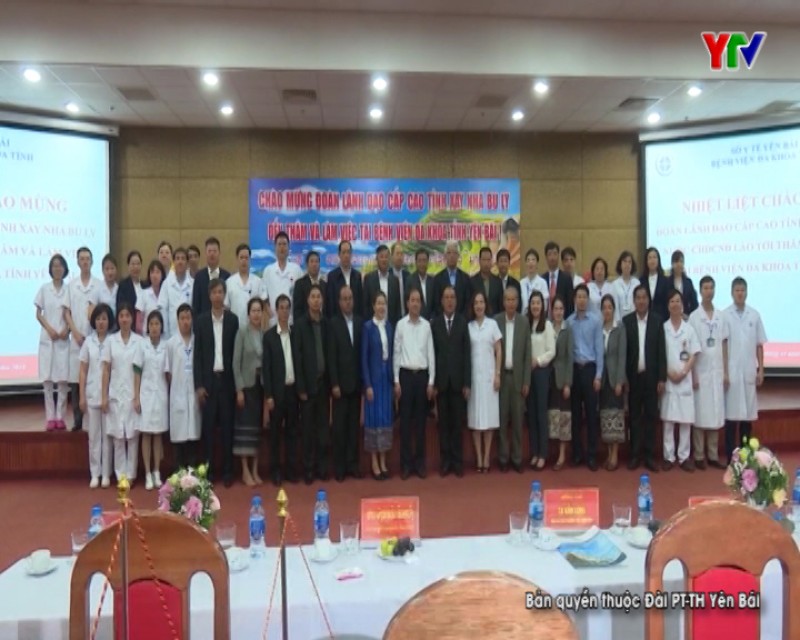 Đoàn đại biểu tỉnh XayNhaBuLy (nước CHDCND Lào) thăm và làm việc tại Bệnh viện Đa khoa tỉnh