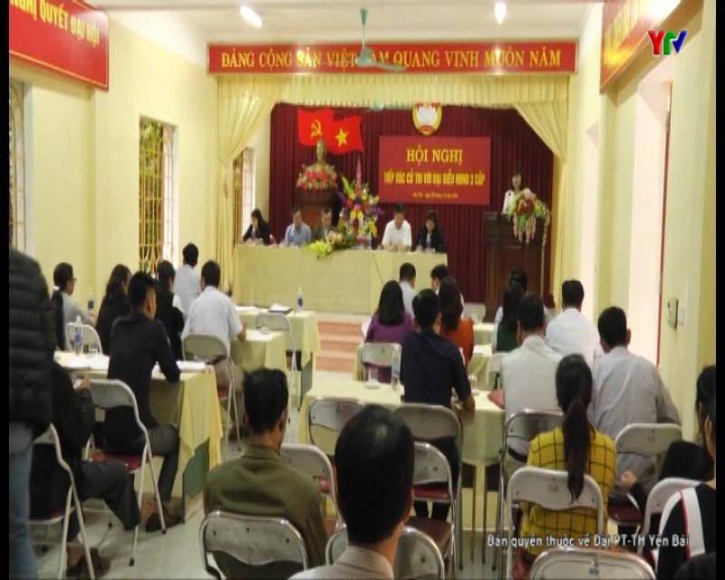Đồng chí Phó Chủ tịch HĐND tỉnh Hoàng Thị Thanh Bình tiếp xúc cử tri thành phố Yên Bái