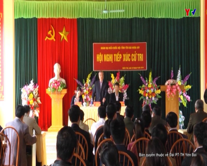 Đồng chí Trần Quốc Vượng, Ủy viên Bộ Chính trị, Thường trực Ban Bí thư tiếp xúc cử tri huyện Văn Chấn