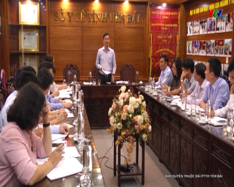 Phó Chủ tịch UBND tỉnh Dương Văn Tiến làm việc với Sở Y tế Yên Bái