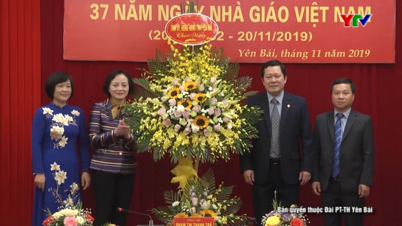 Đồng chí Bí thư Tỉnh ủy Phạm Thị Thanh Trà chúc mừng Ngày Nhà giáo Việt Nam