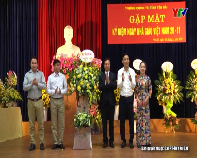Không khí chào mừng Ngày Nhà giáo Việt Nam tại các trường học