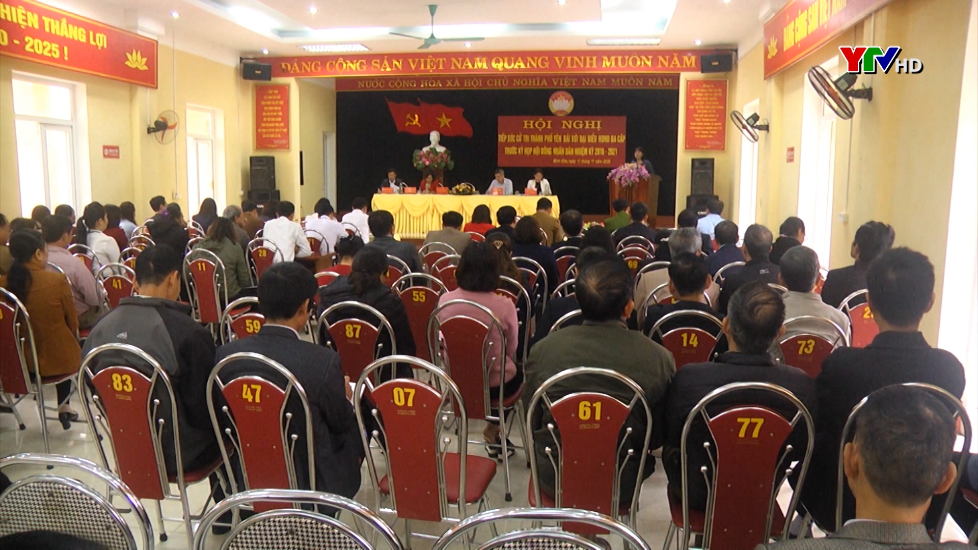 Đồng chí Hoàng Thị Thanh Bình - Phó Chủ tịch HĐND tỉnh tiếp xúc cử tri thành phố Yên Bái