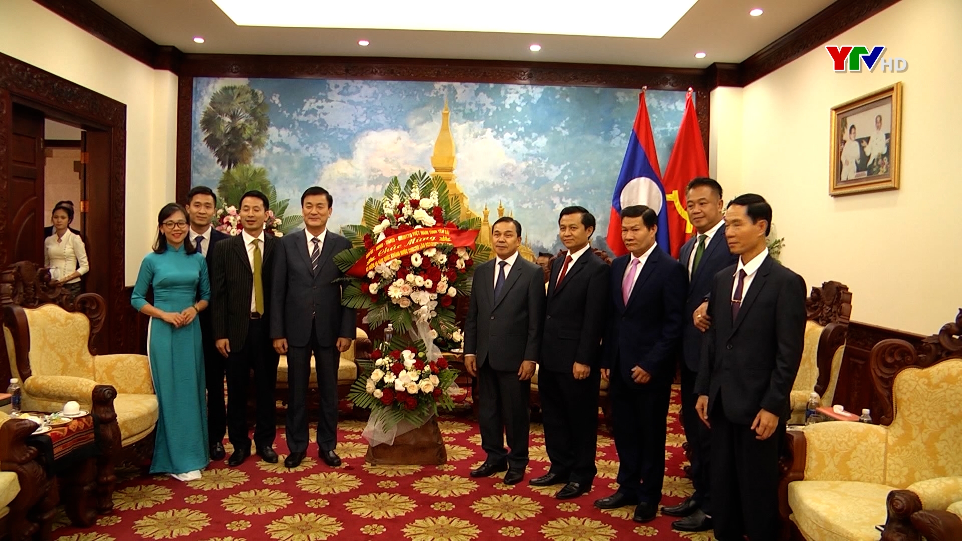 Đồng chí Nguyễn Chiến Thắng - Phó Chủ tịch UBND tỉnh chúc mừng 45 năm Quốc khánh nước CHDCND Lào