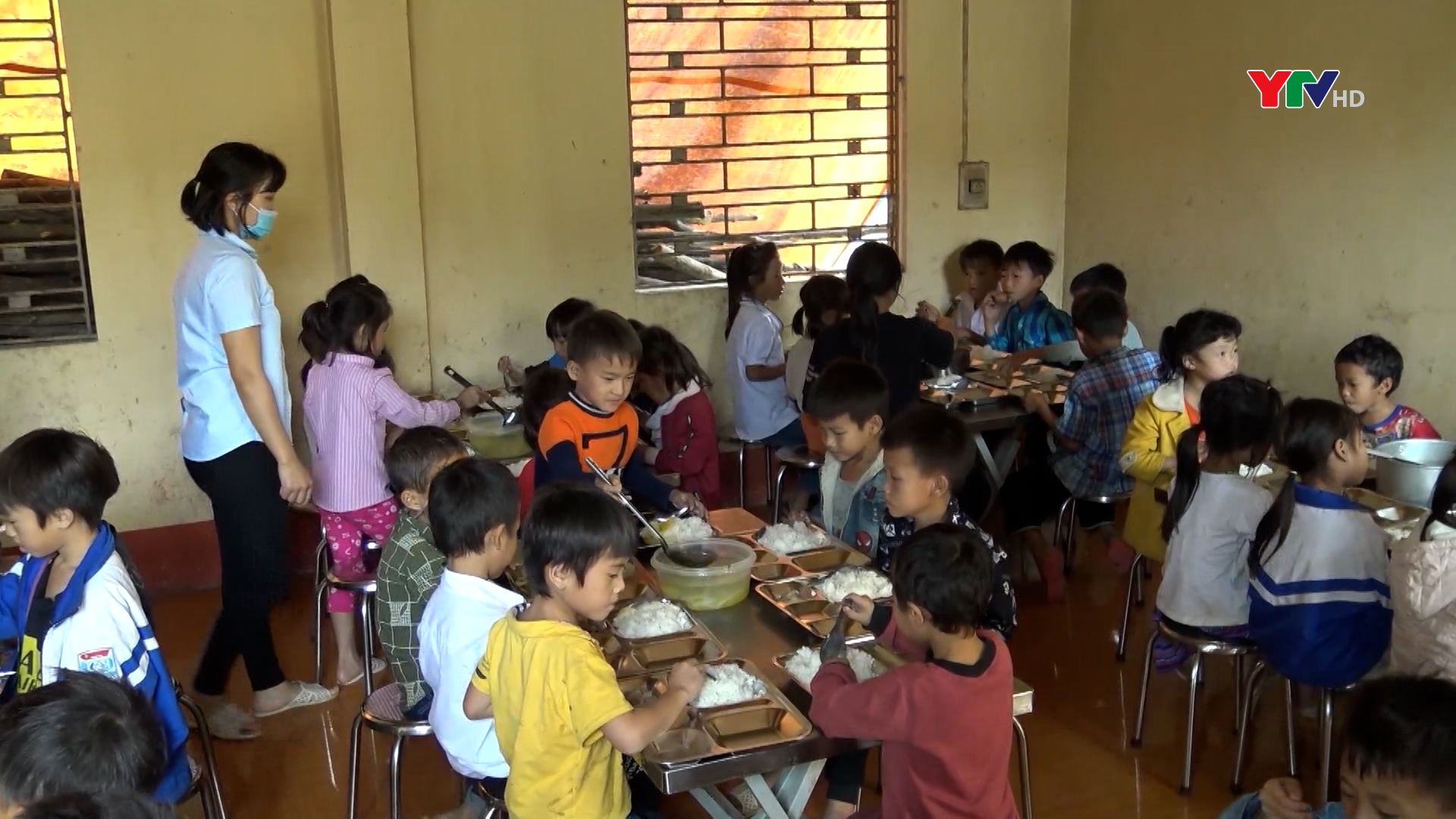 Huyện Văn Chấn hỗ trợ học sinh bị ảnh hưởng của QĐ 861